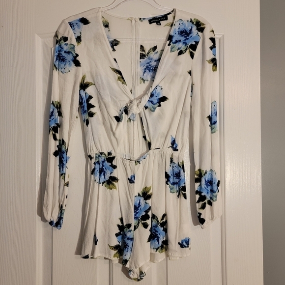 Kendall and Kylie floral romper - Picture 2 of 4